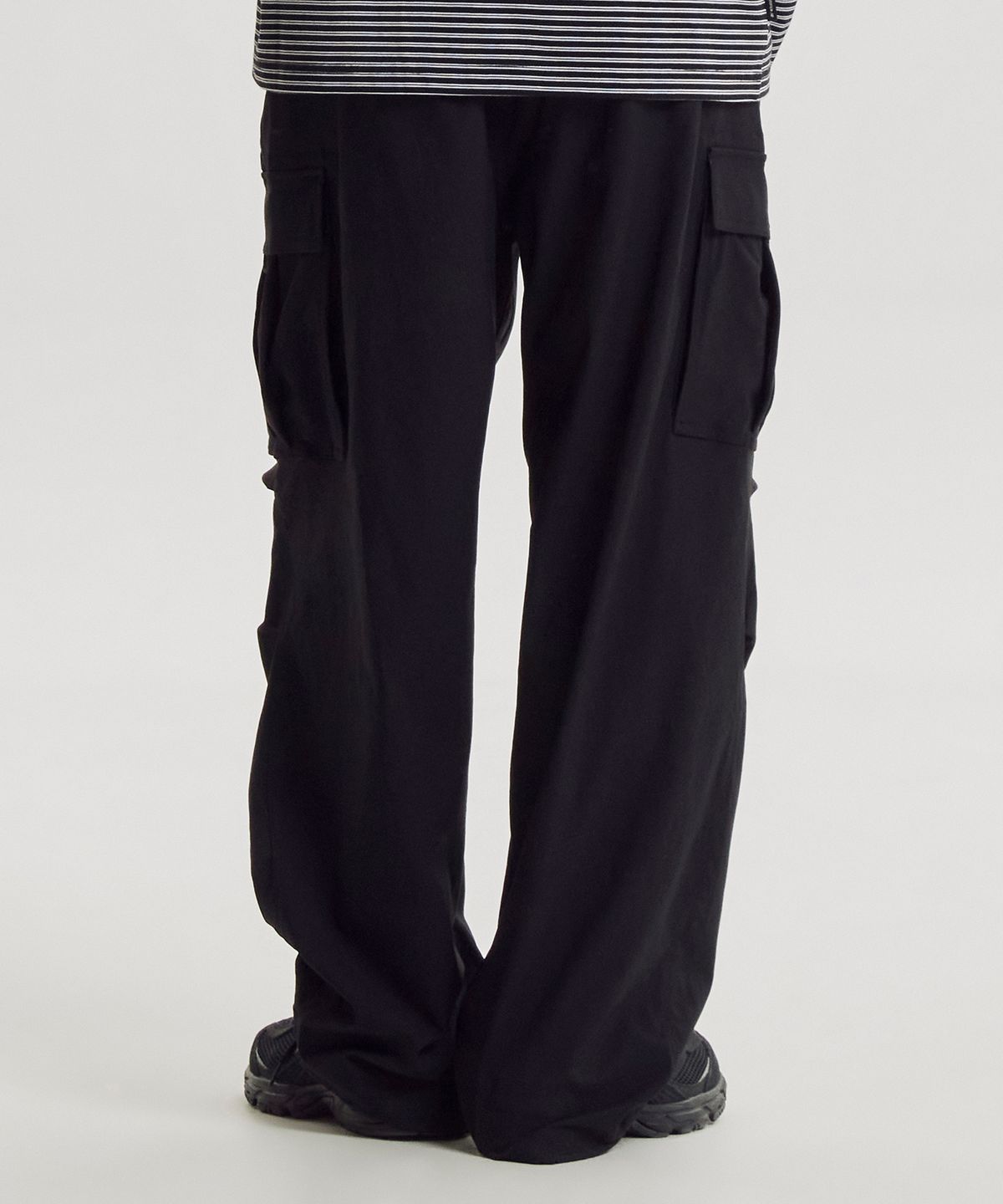 뉴발란스(NEW BALANCE) NBNTG31813 / UN 에센셜 카고 와이드 팬츠 (BLACK)
