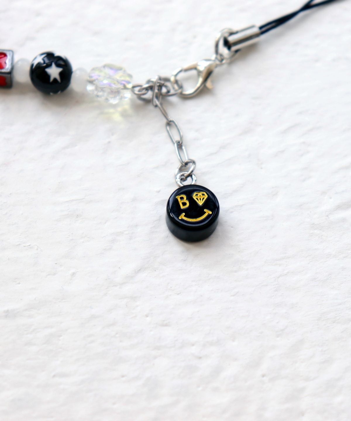 봉보(BONBEAU) Acrylic smile & ribbon cat phone charm strap 아크릴 스마일 앤 리본고양이 폰참 비즈 핸드폰 키링