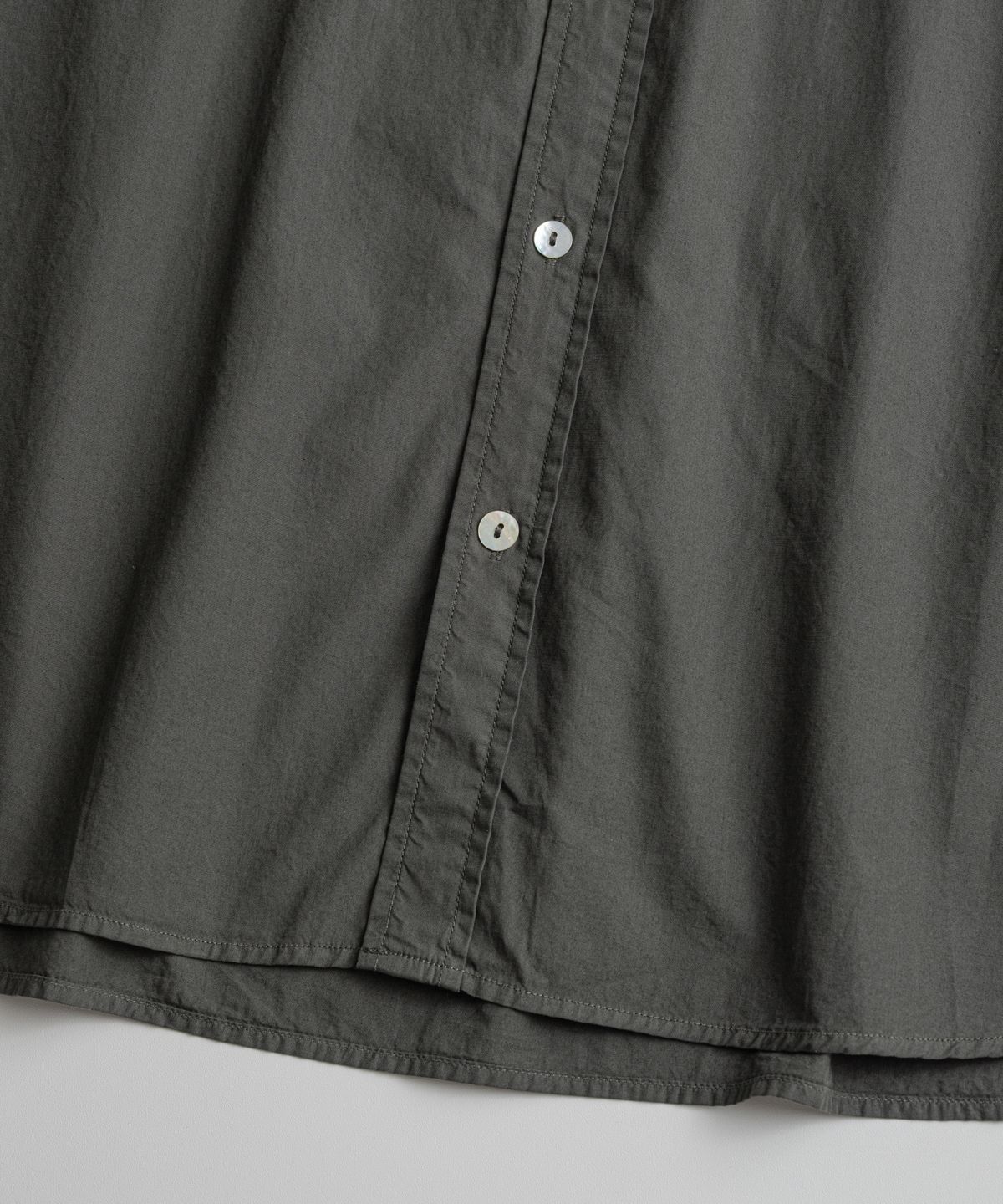 비헤비어(BEHEAVYER) DYED POPLIN CLASSIC SHIRTS d.moss