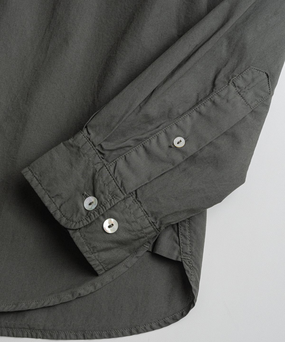 비헤비어(BEHEAVYER) DYED POPLIN CLASSIC SHIRTS d.moss