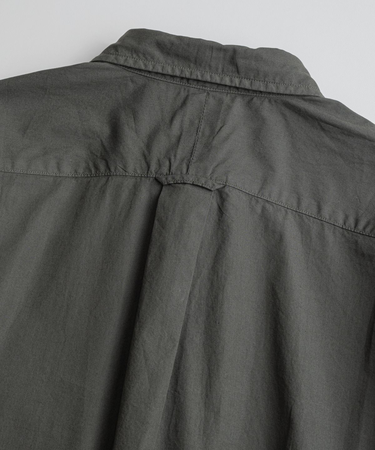 비헤비어(BEHEAVYER) DYED POPLIN CLASSIC SHIRTS d.moss
