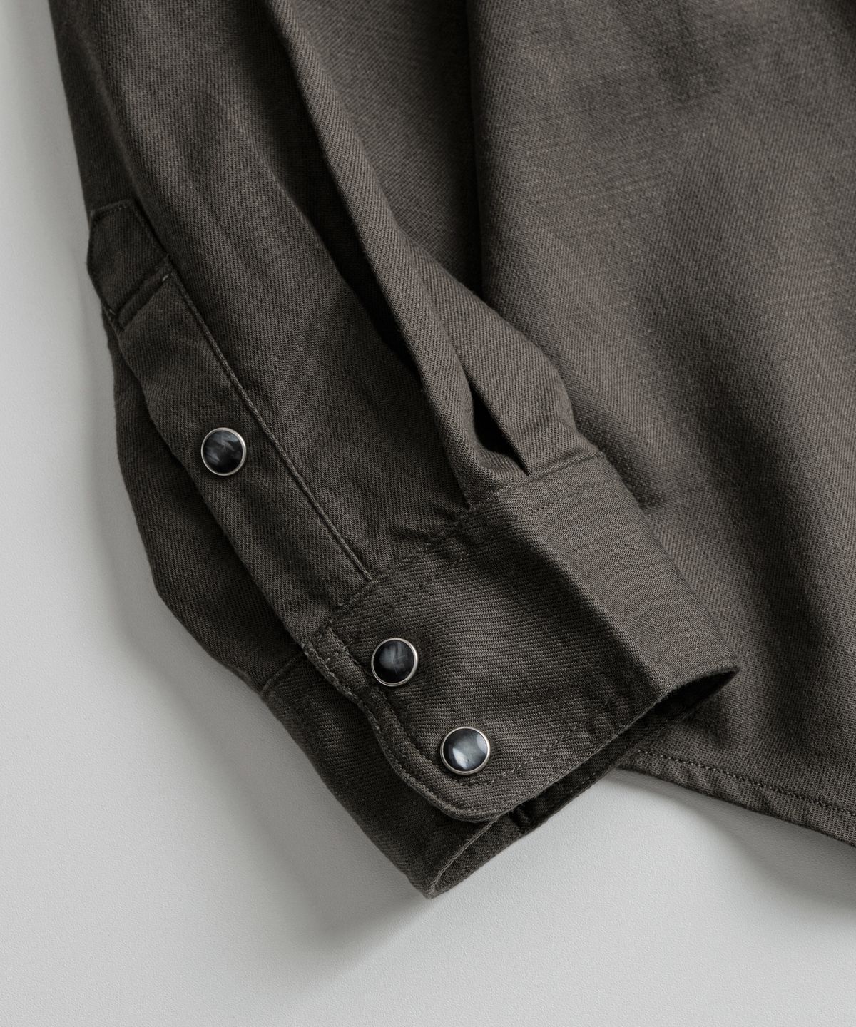 비헤비어(BEHEAVYER) WASHED TENCEL WESTERN SHIRTS brown