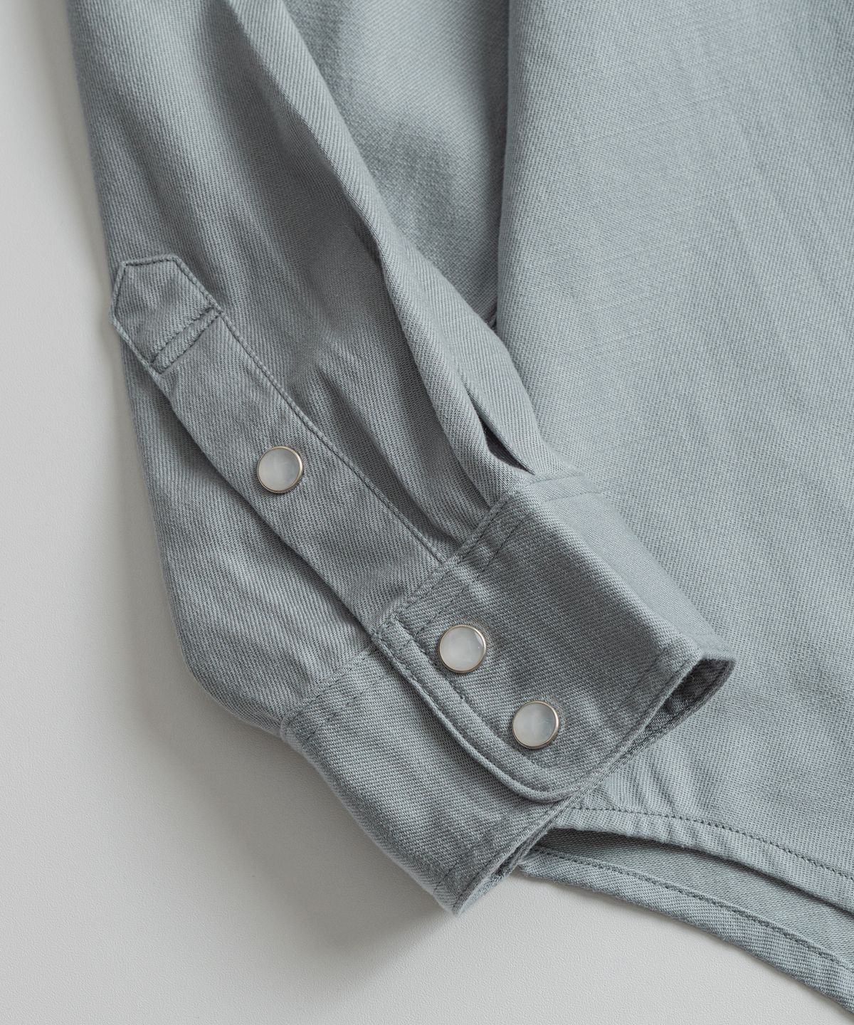 비헤비어(BEHEAVYER) WASHED TENCEL WESTERN SHIRTS dust blue