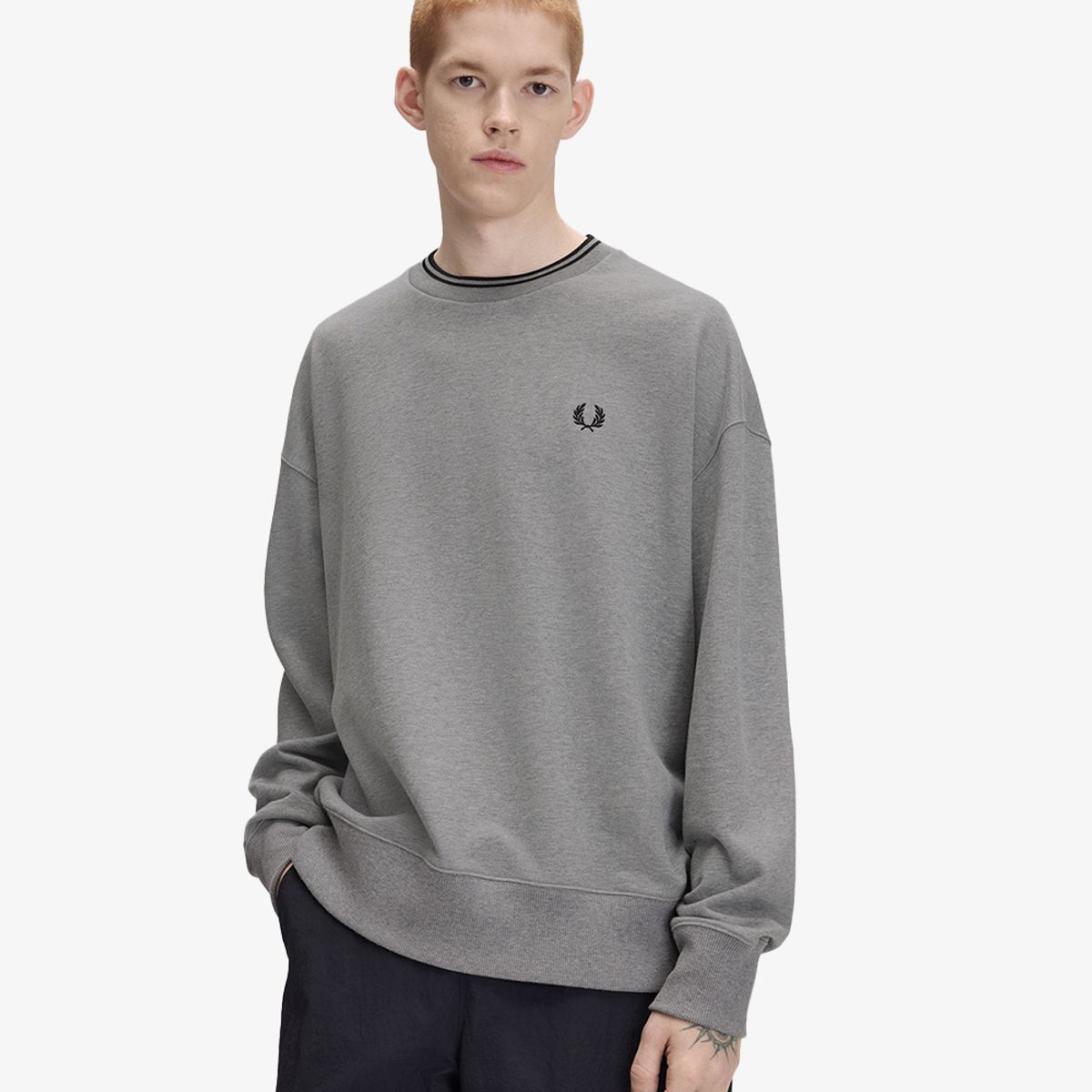 프레드페리(FRED PERRY) [Sport] 오버사이즈드 팁드 스웻셔츠 - 스틸말 AFPM2G33497-420