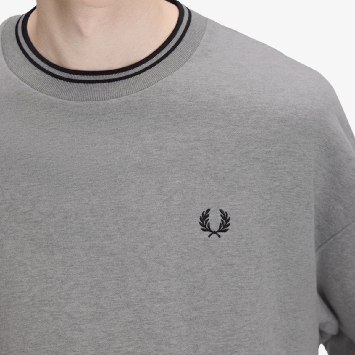 프레드페리(FRED PERRY) [Sport] 오버사이즈드 팁드 스웻셔츠 - 스틸말 AFPM2G33497-420