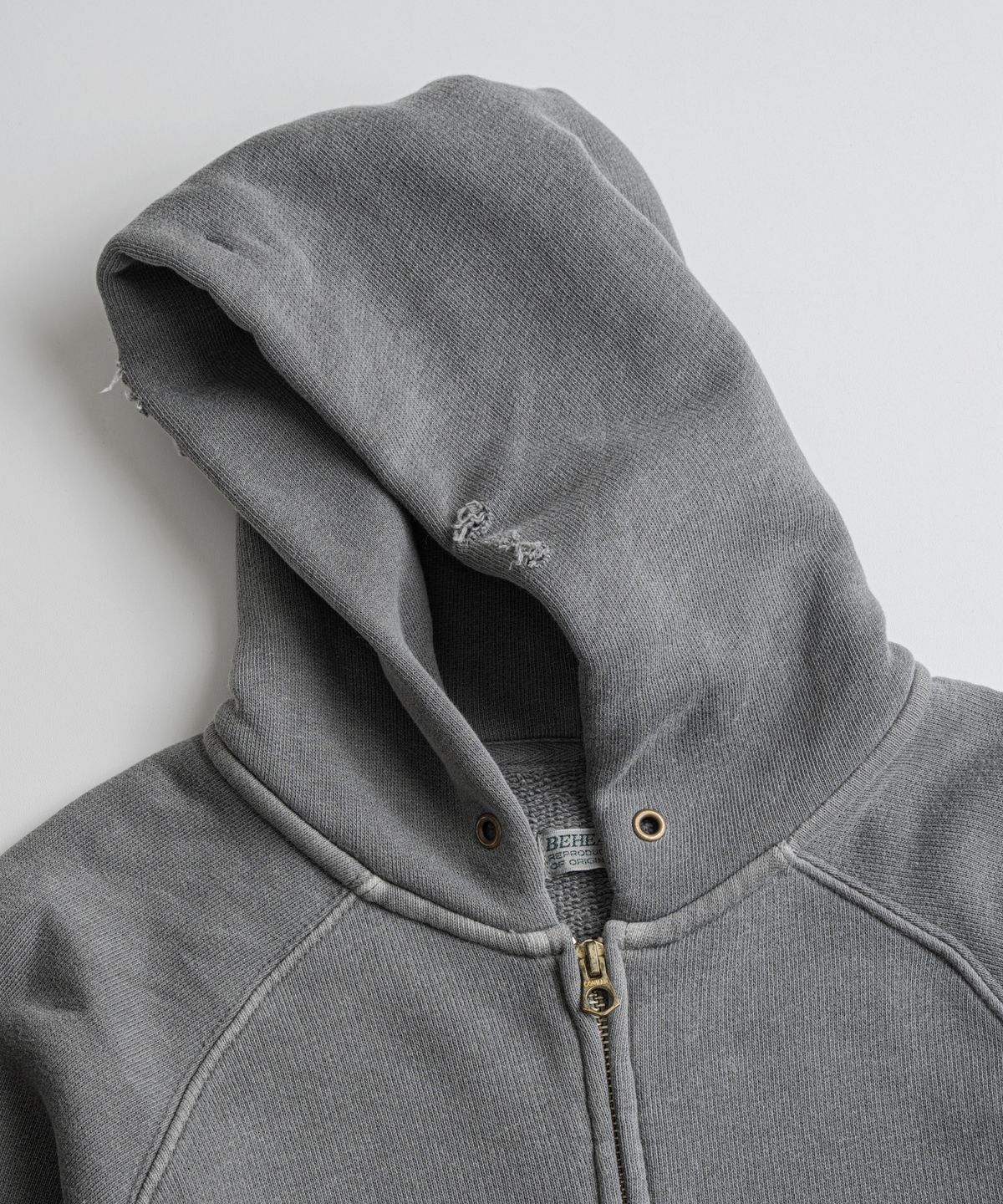 비헤비어(BEHEAVYER) DISTRESSED GLOVE FULL ZIP PARKA ash