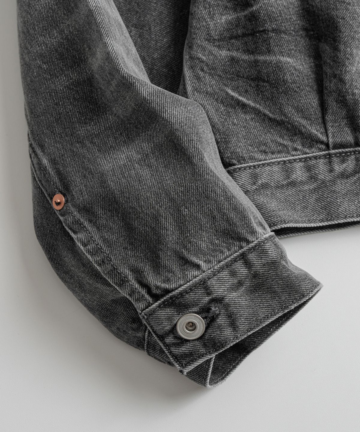 비헤비어(BEHEAVYER) DISTRESSED TYPE-1 DENIM JACKET charcoal