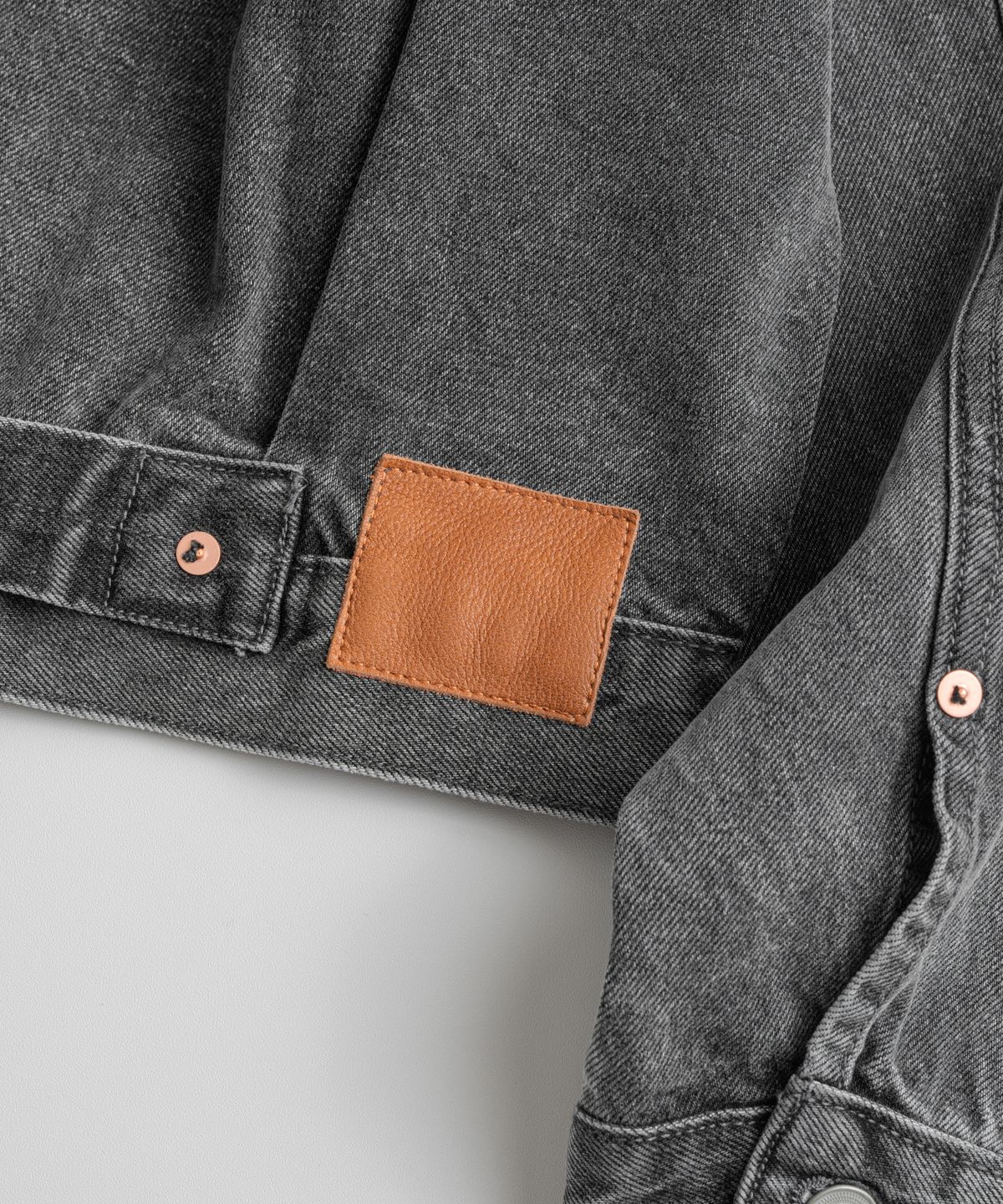 비헤비어(BEHEAVYER) DISTRESSED TYPE-1 DENIM JACKET charcoal