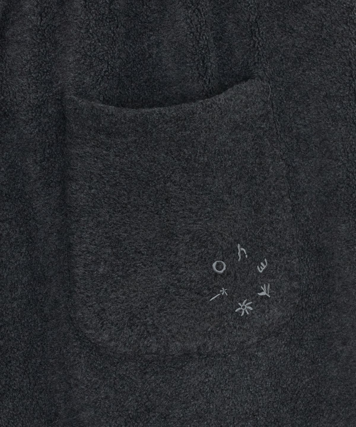 오헤시오(OHESHIO) SIGNATURE EMBROIDERY FLEECE PANTS, CHARCOAL