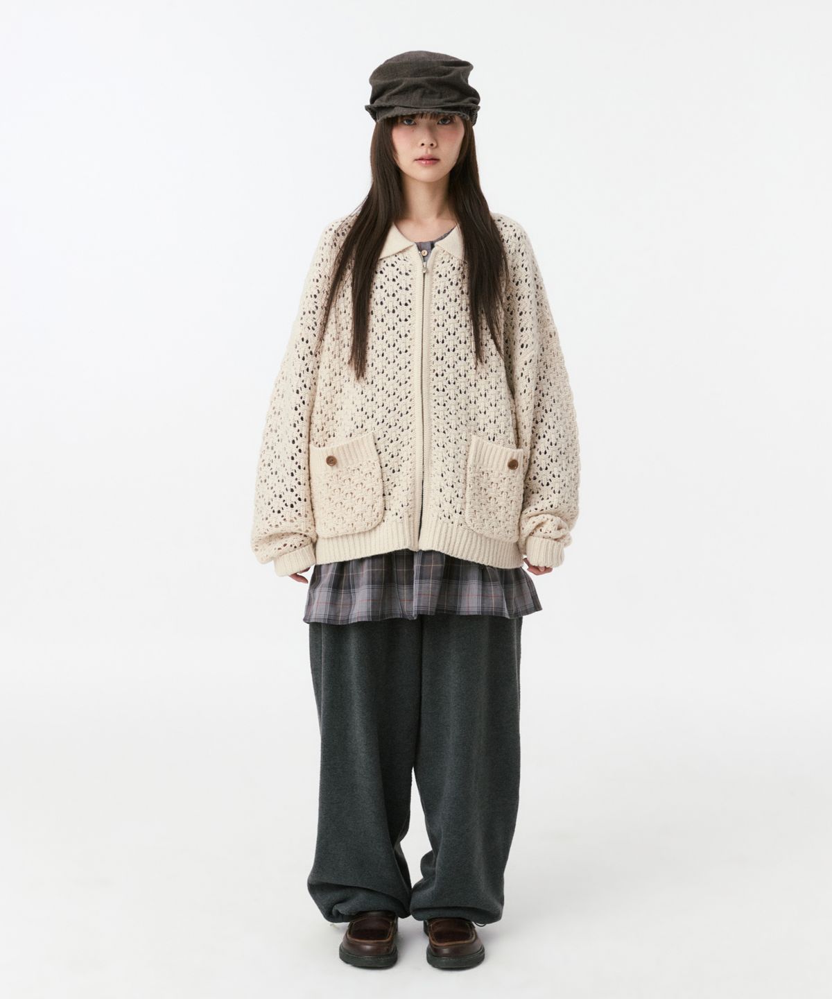 오헤시오(OHESHIO) SIGNATURE EMBROIDERY FLEECE PANTS, CHARCOAL