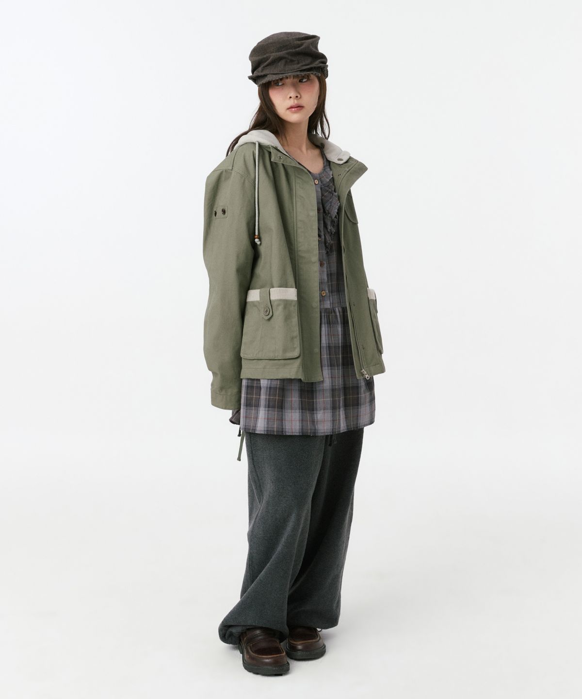 오헤시오(OHESHIO) SIGNATURE EMBROIDERY FLEECE PANTS, CHARCOAL