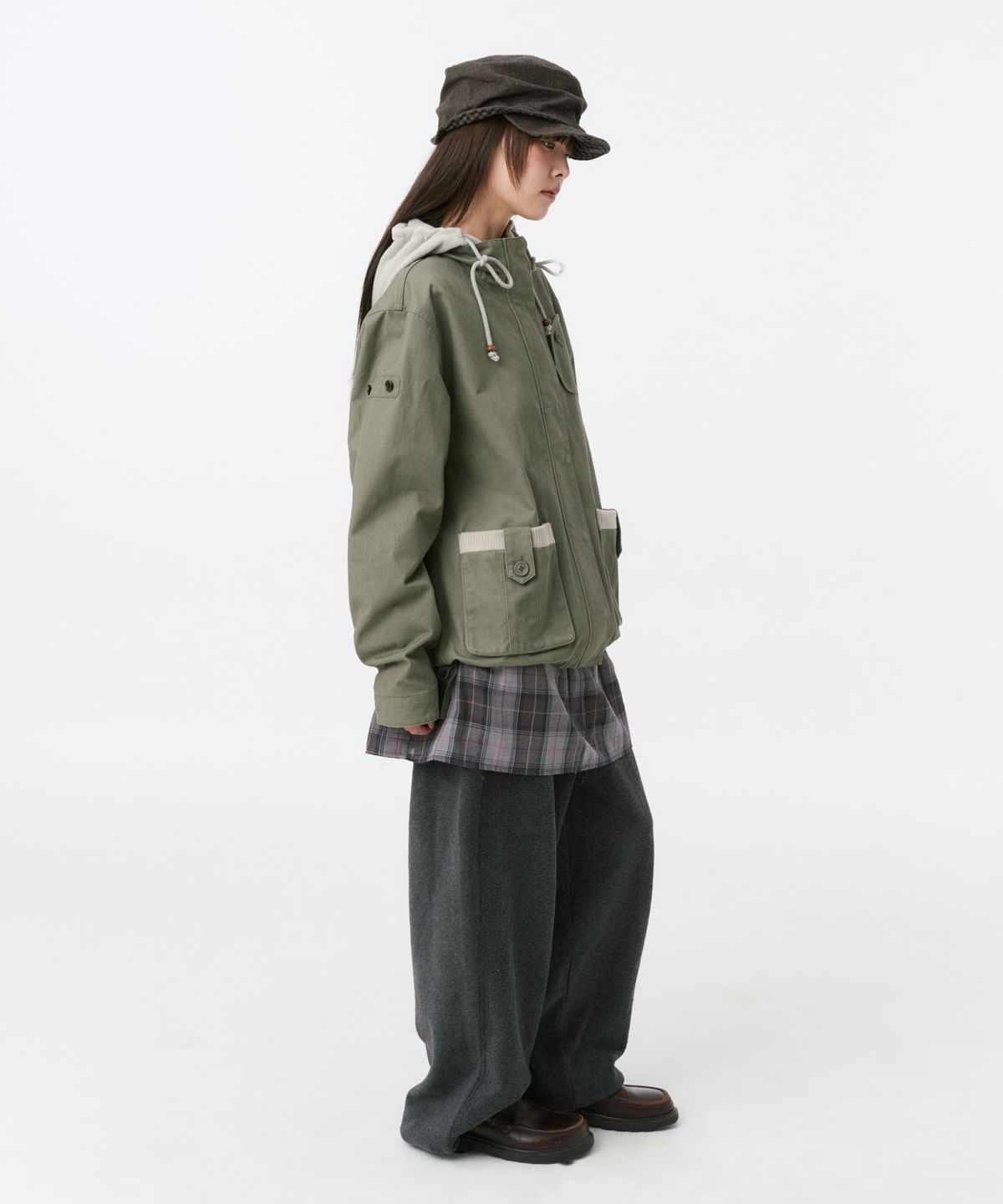 오헤시오(OHESHIO) SIGNATURE EMBROIDERY FLEECE PANTS, CHARCOAL
