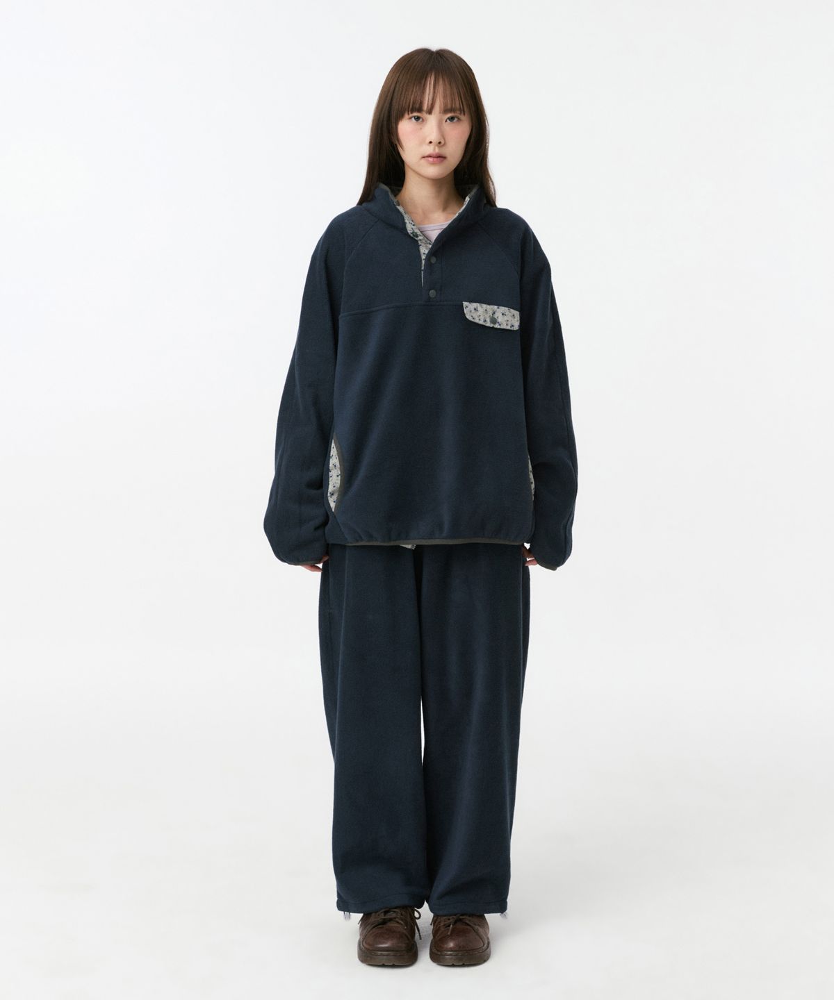 오헤시오(OHESHIO) SIGNATURE EMBROIDERY FLEECE PANTS, NAVY