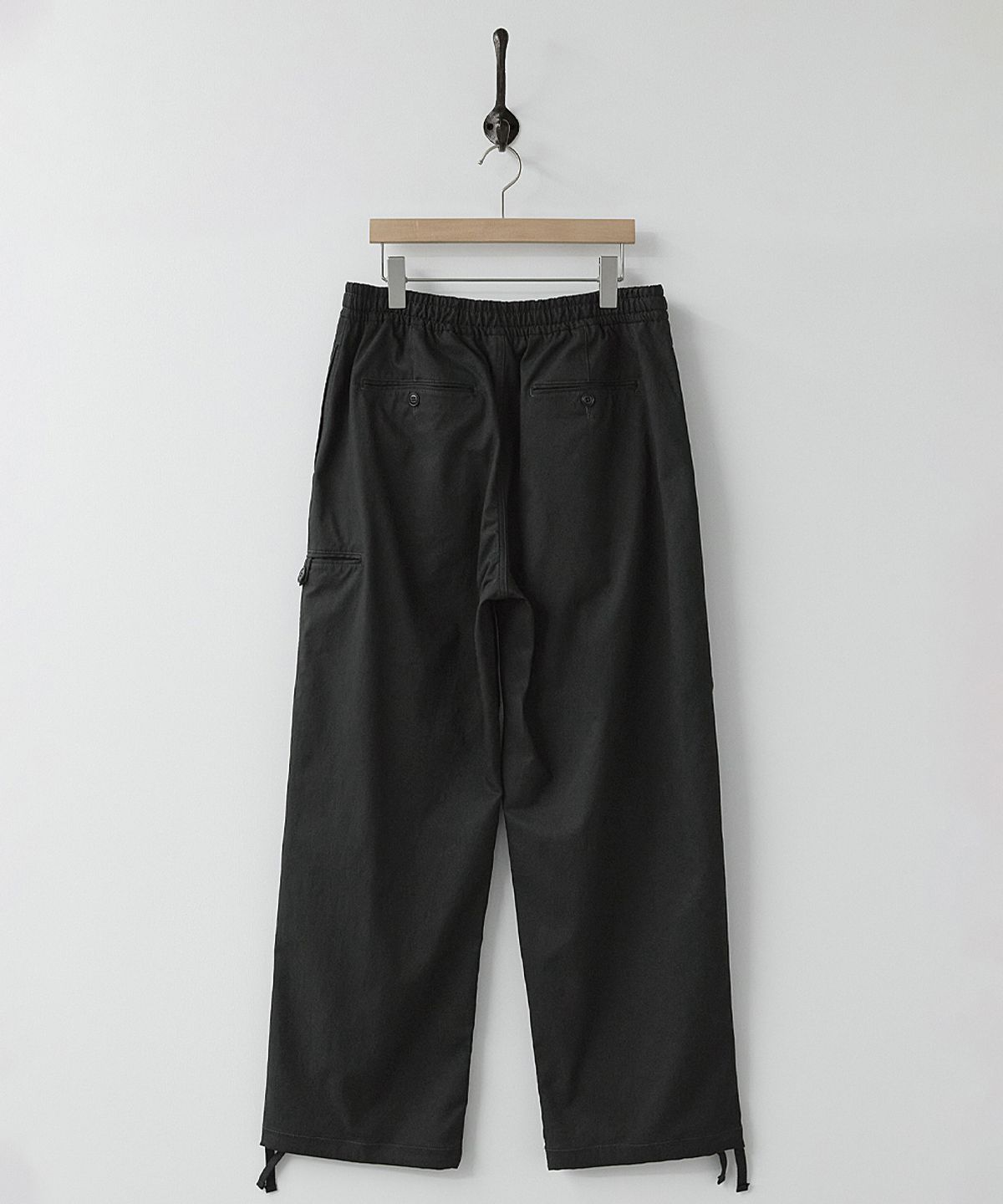 러프사이드(ROUGHSIDE) Easy Para Pants Black