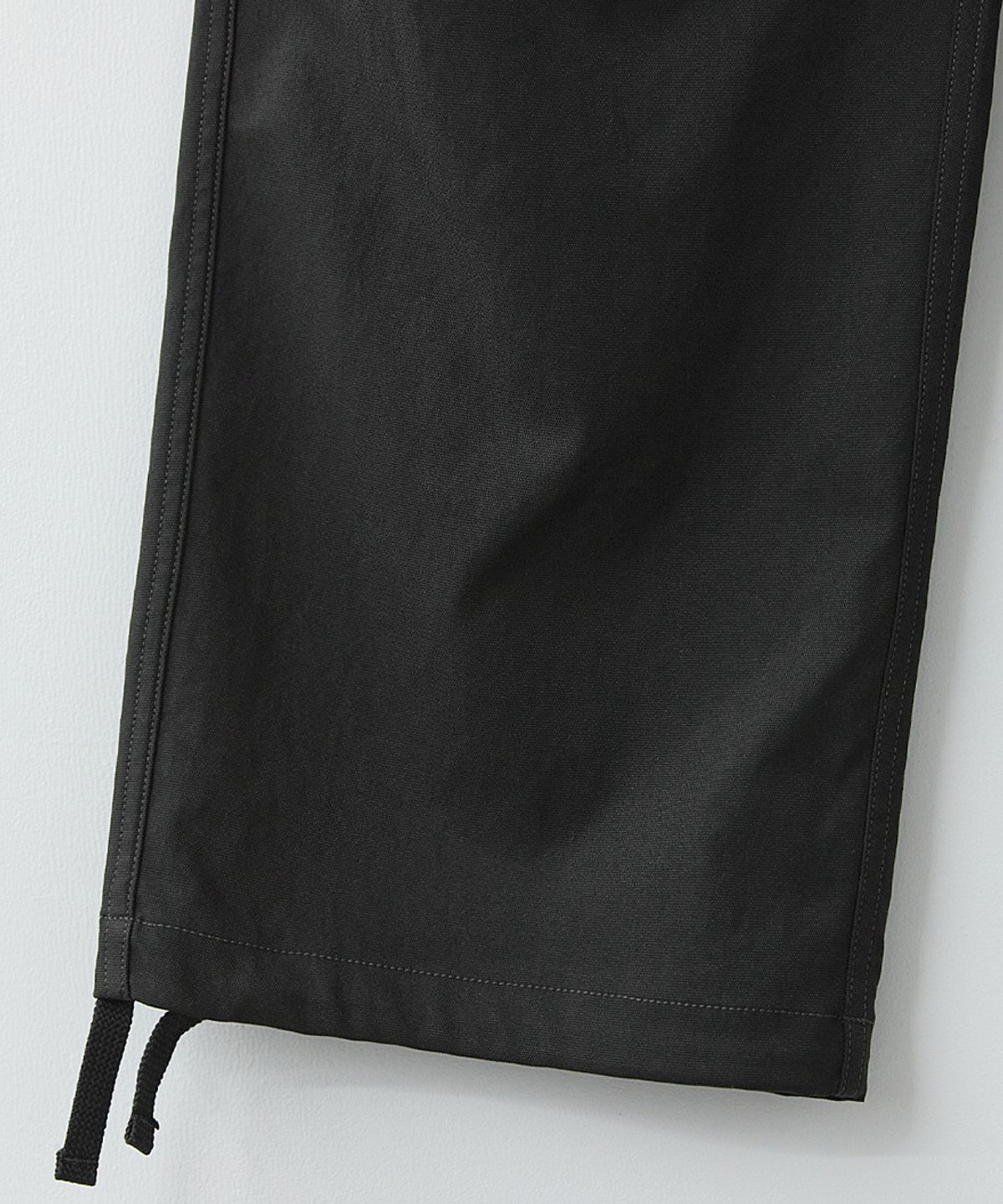 러프사이드(ROUGHSIDE) Easy Para Pants Black