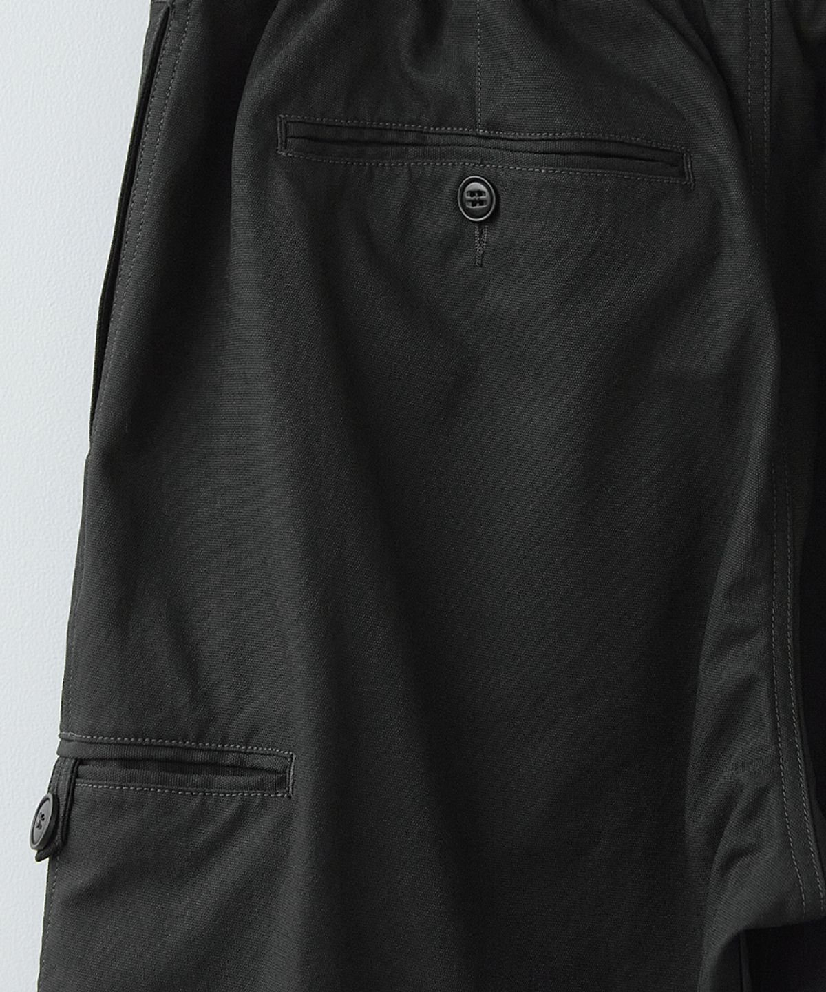 러프사이드(ROUGHSIDE) Easy Para Pants Black