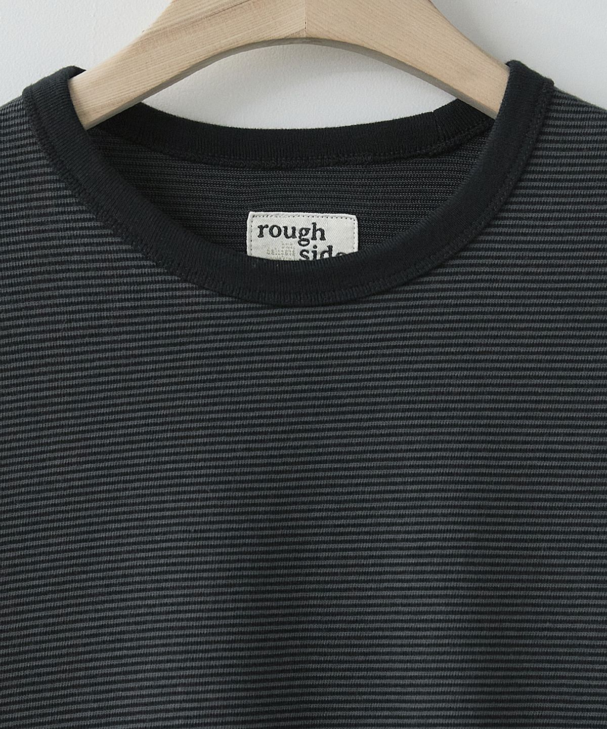 러프사이드(ROUGHSIDE) Fine Stripe Long Sleeve Graphite