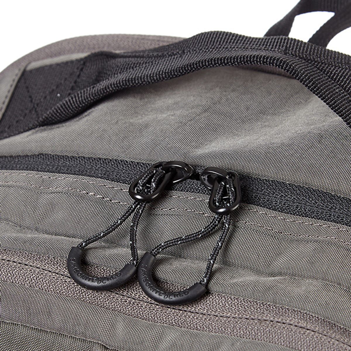 쌤소나이트 레드(SAMSONITE RED) PROCTON 시그니쳐 백팩 CARBON GREY UR238007
