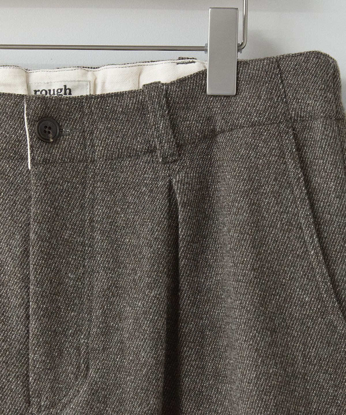 러프사이드(ROUGHSIDE) Wool Box Pleat Pants Brown