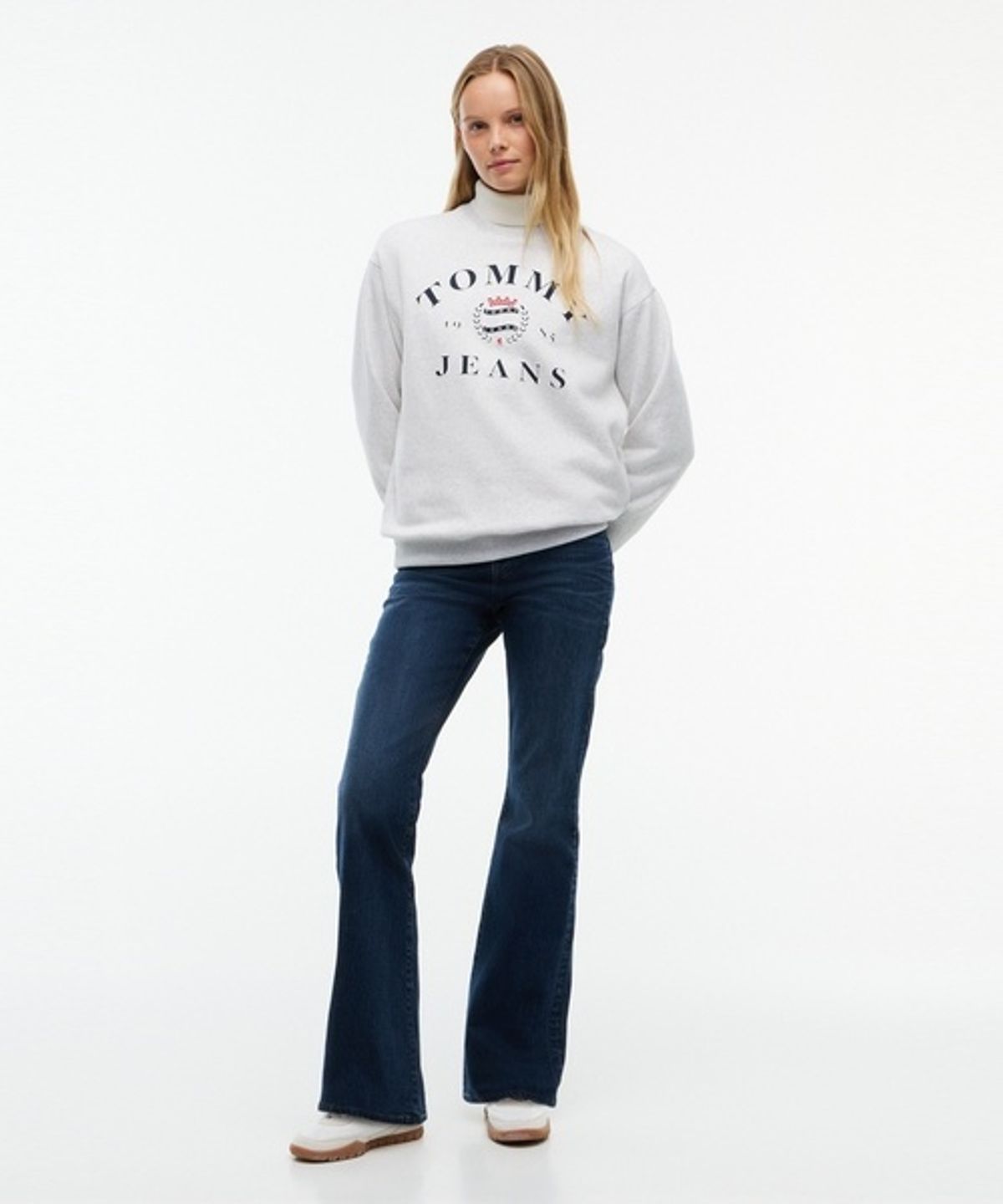 타미진스(TOMMY JEANS) 릴렉스 핏 바시티 크레스트 스웨트 셔츠