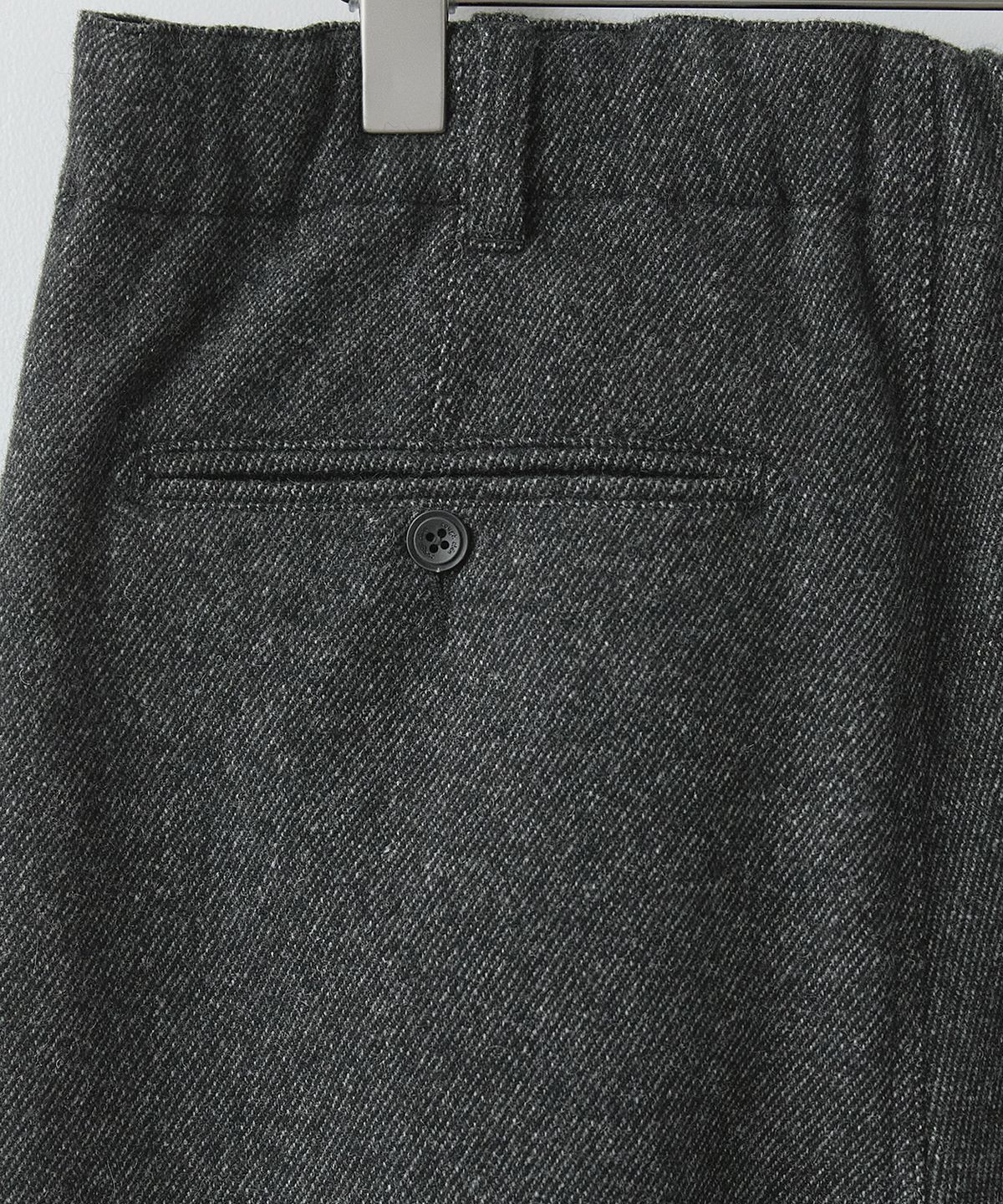 러프사이드(ROUGHSIDE) Wool Box Pleat Pants Ash Black