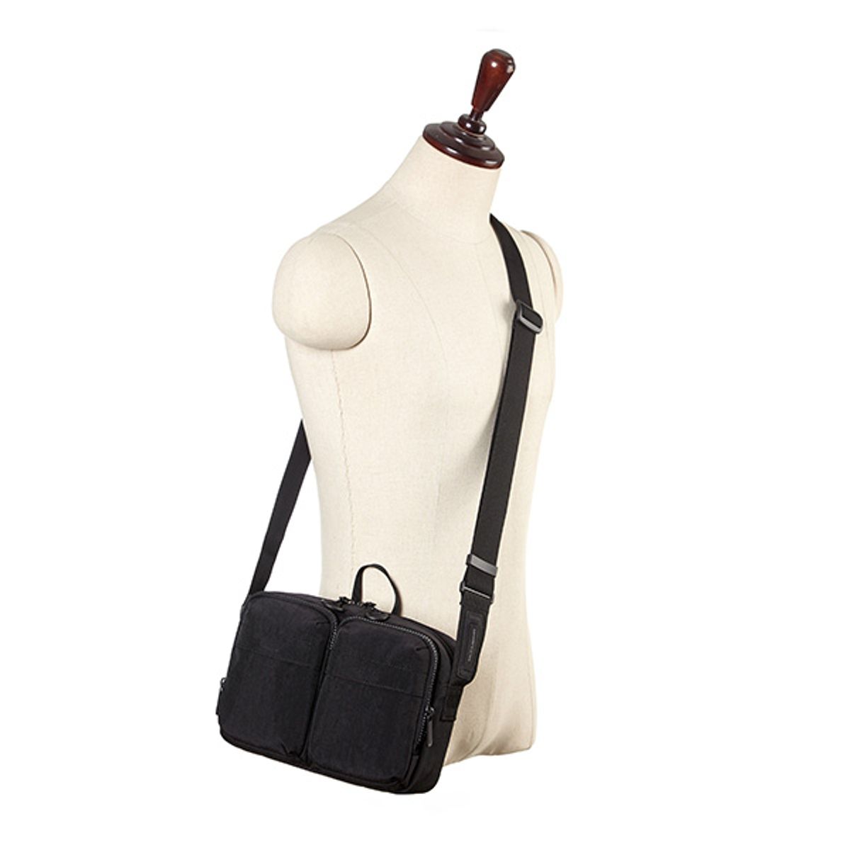 쌤소나이트 레드(SAMSONITE RED) PROCTON 시그니쳐 크로스백 BLACK UR209008