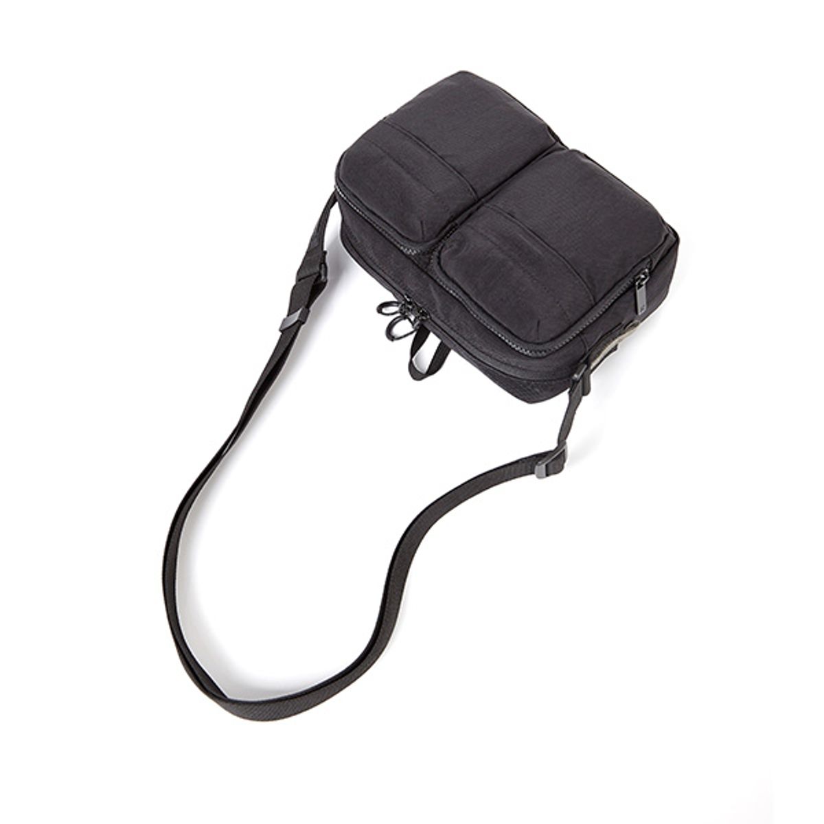 쌤소나이트 레드(SAMSONITE RED) PROCTON 시그니쳐 크로스백 BLACK UR209008