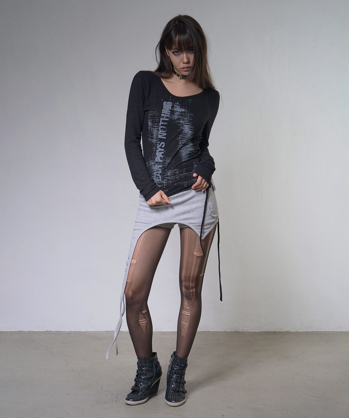 팬시클럽(FANCY CLUB) 사이드 코르셋 롱슬리브 (BLACK) F26ZB523