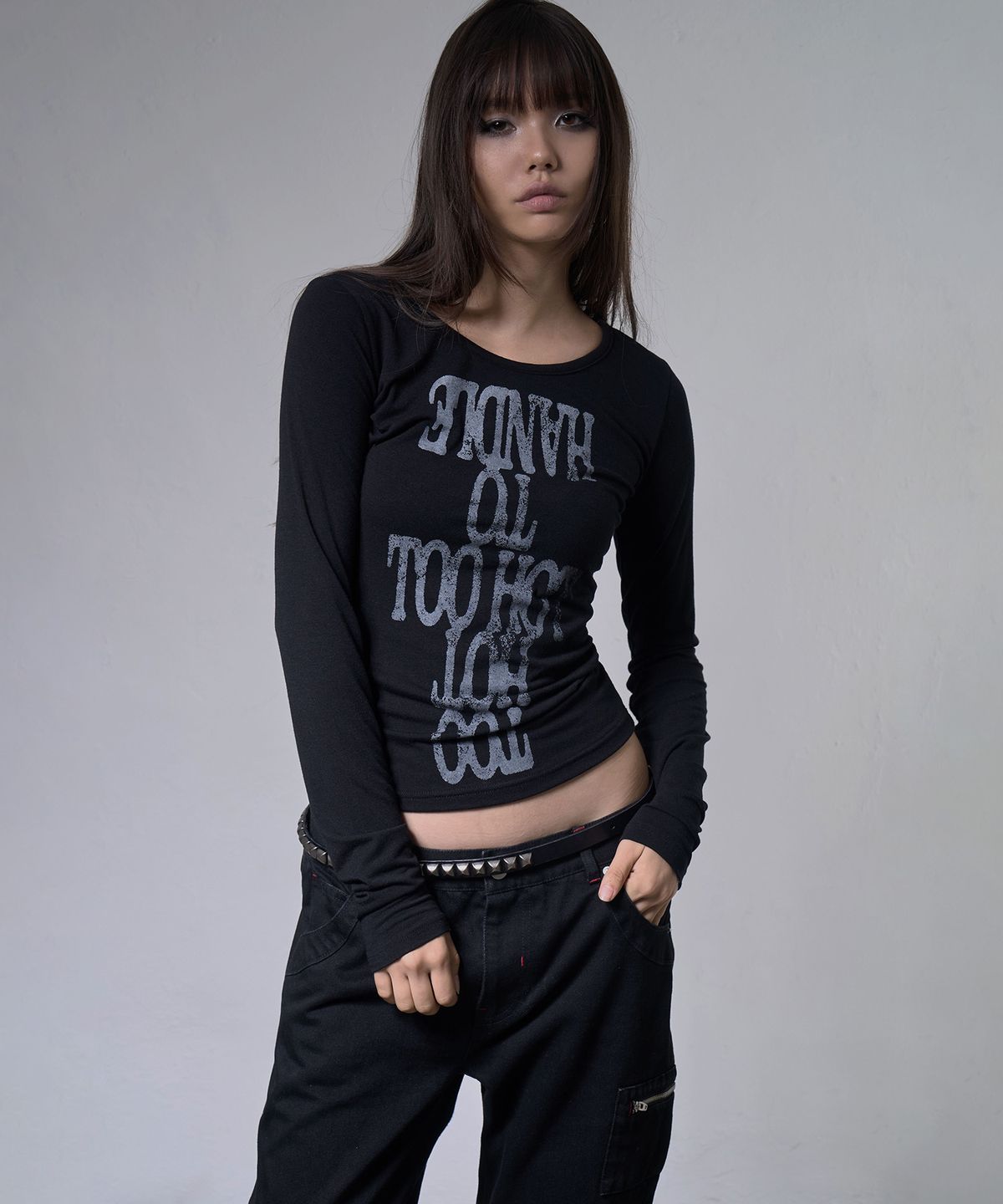 팬시클럽(FANCY CLUB) 투 핫 롱슬리브 (BLACK) F26ZB530
