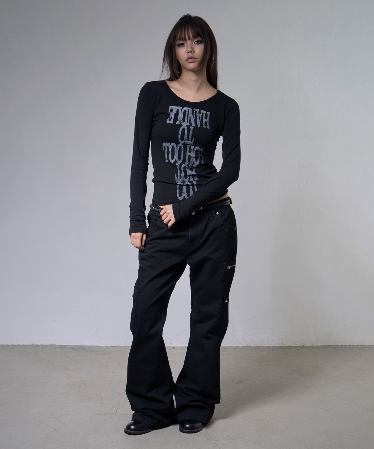 팬시클럽(FANCY CLUB) 투 핫 롱슬리브 (BLACK) F26ZB530