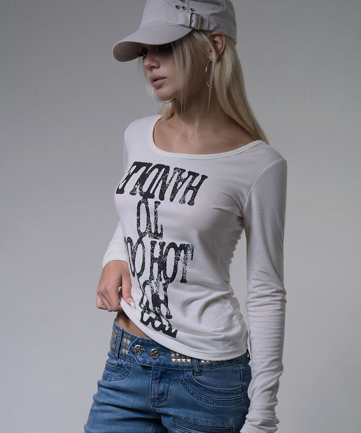 팬시클럽(FANCY CLUB) 투 핫 롱슬리브 (WHITE) F26ZB530