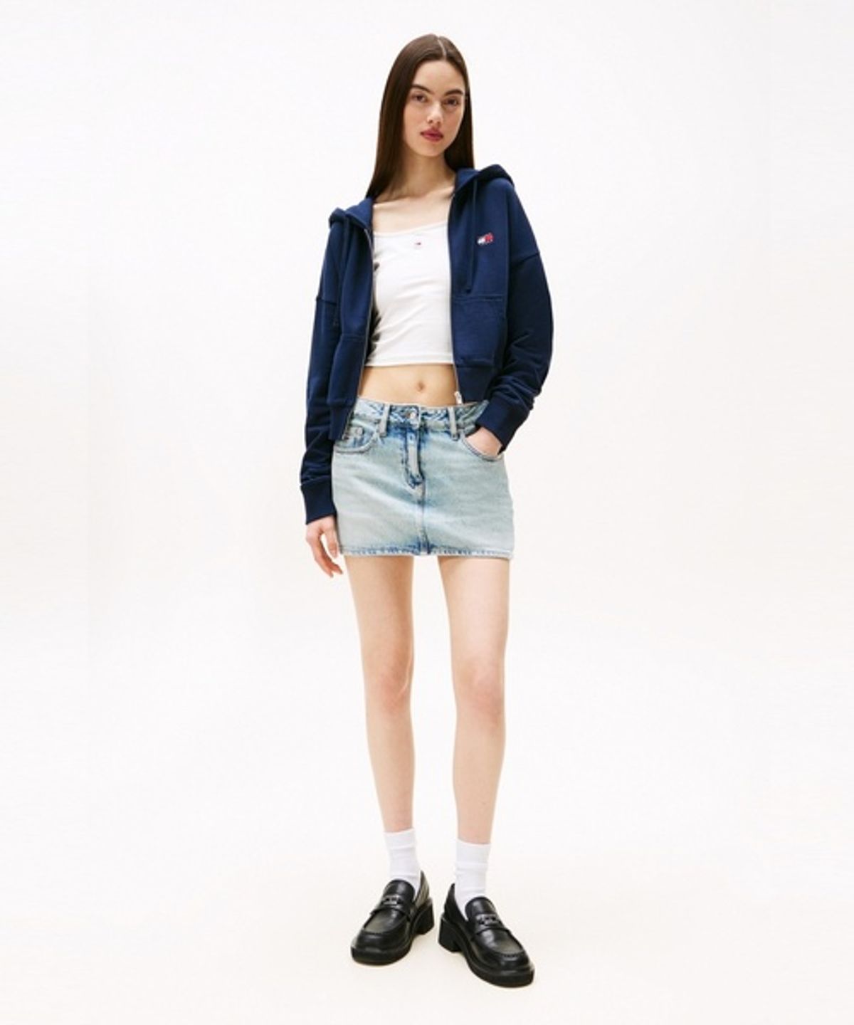 타미진스(TOMMY JEANS) 박시 핏 크롭 집업 후디