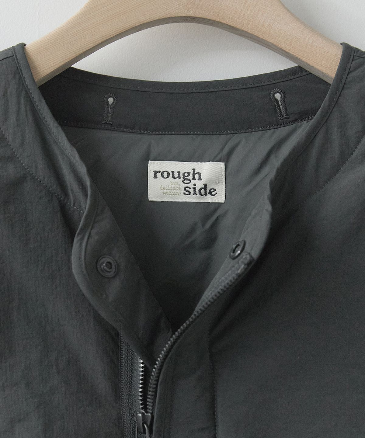 러프사이드(ROUGHSIDE) Insulation Cardigan Charcoal