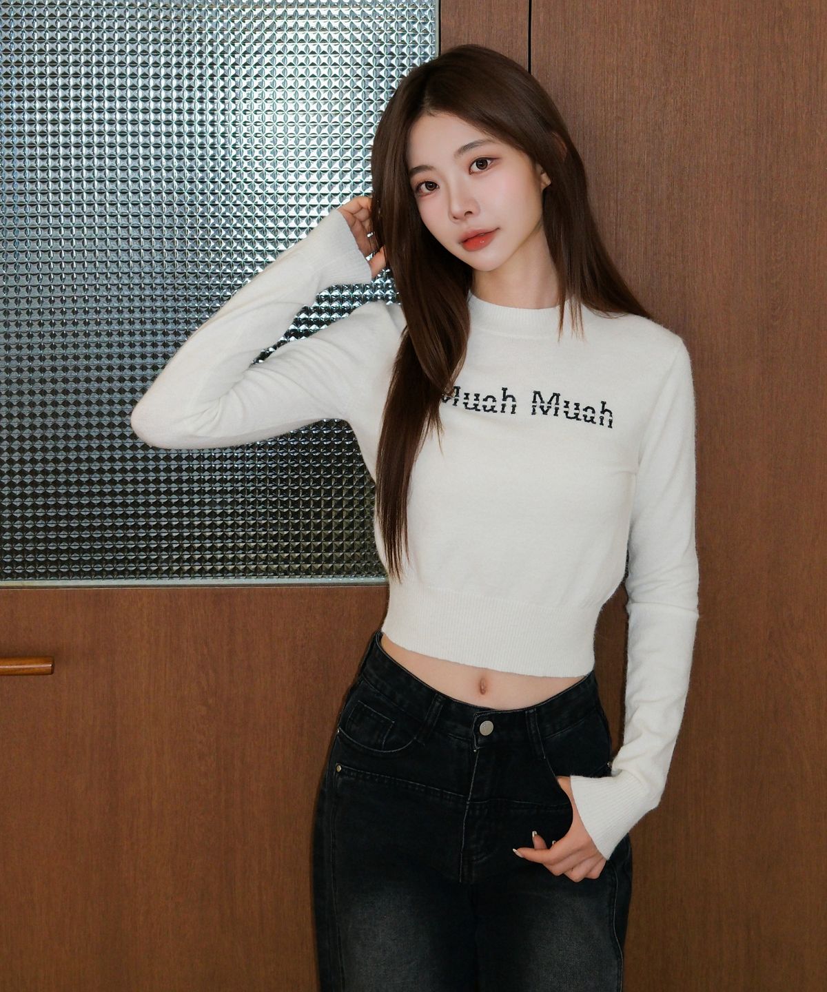 무아무아(MUAHMUAH) 엠브로이더리 모크넥 니트 [아이보리]