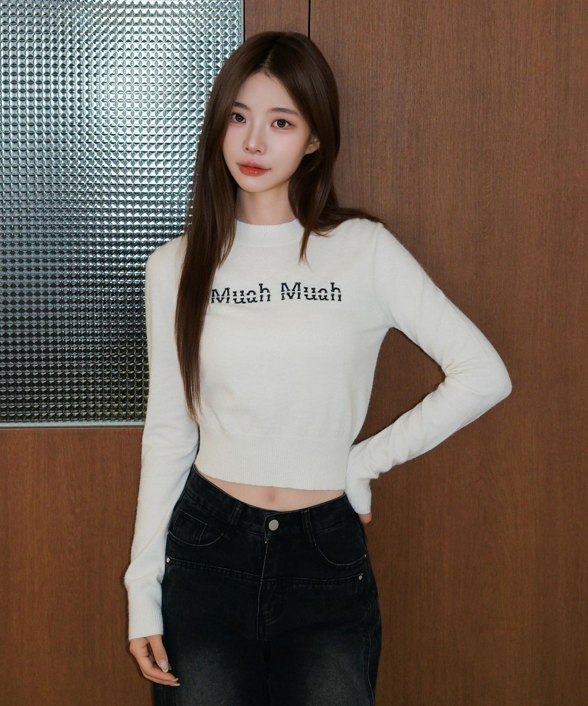 무아무아(MUAHMUAH) 엠브로이더리 모크넥 니트 [아이보리]
