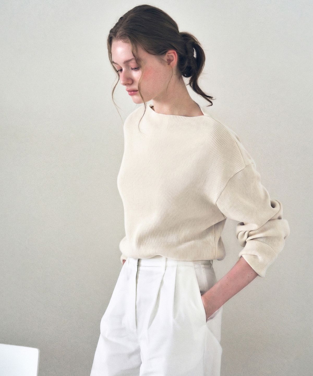 드로우핏 우먼(DRAWFIT WOMEN) 플리츠 모크넥 롱 슬리브 티셔츠 [L.BEIGE]