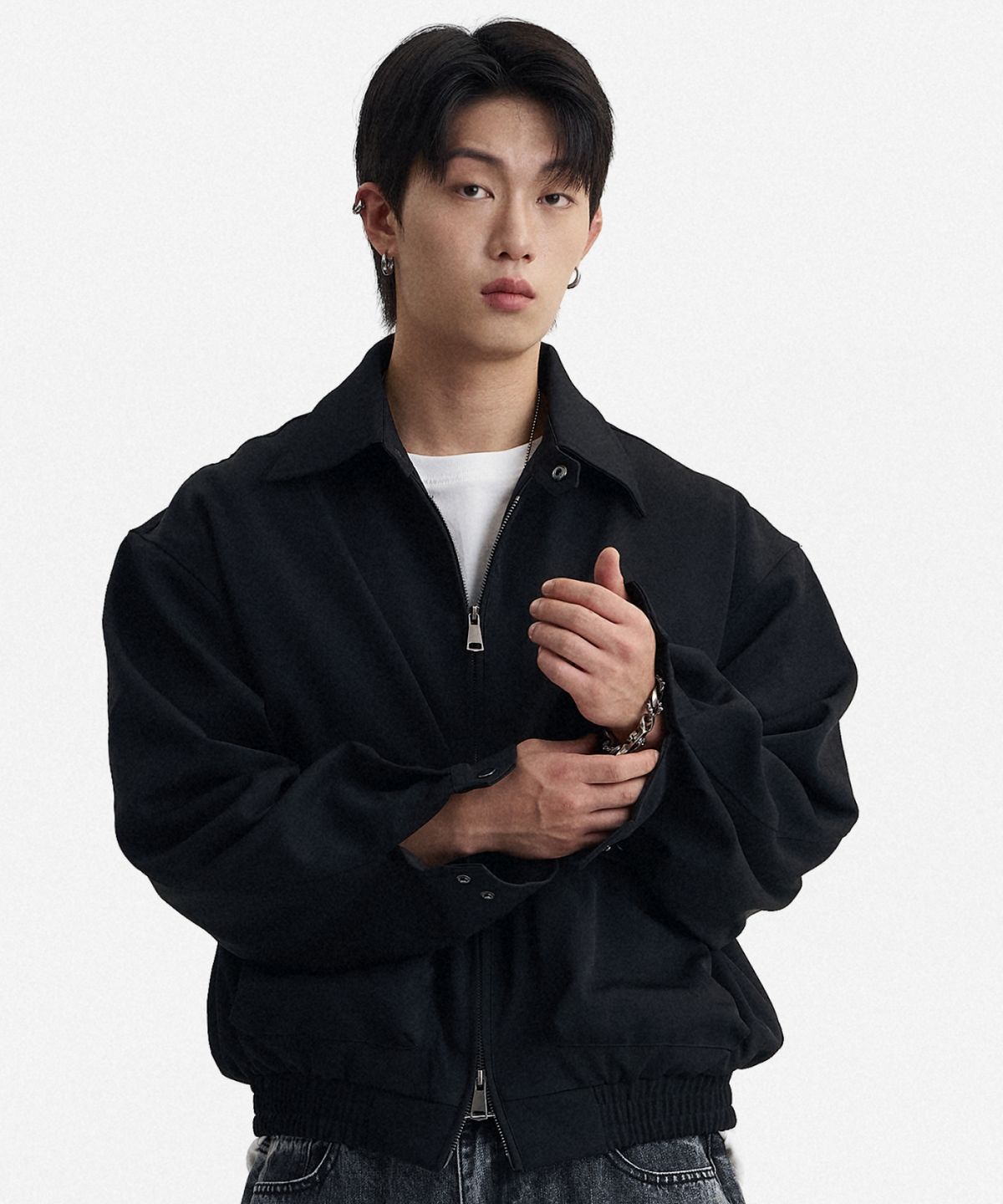 버클다운(BUCKLE DOWN) 심플 오버핏 세미크롭 플랩 투 웨이 집업 포켓  블루종 자켓 (BLACK)