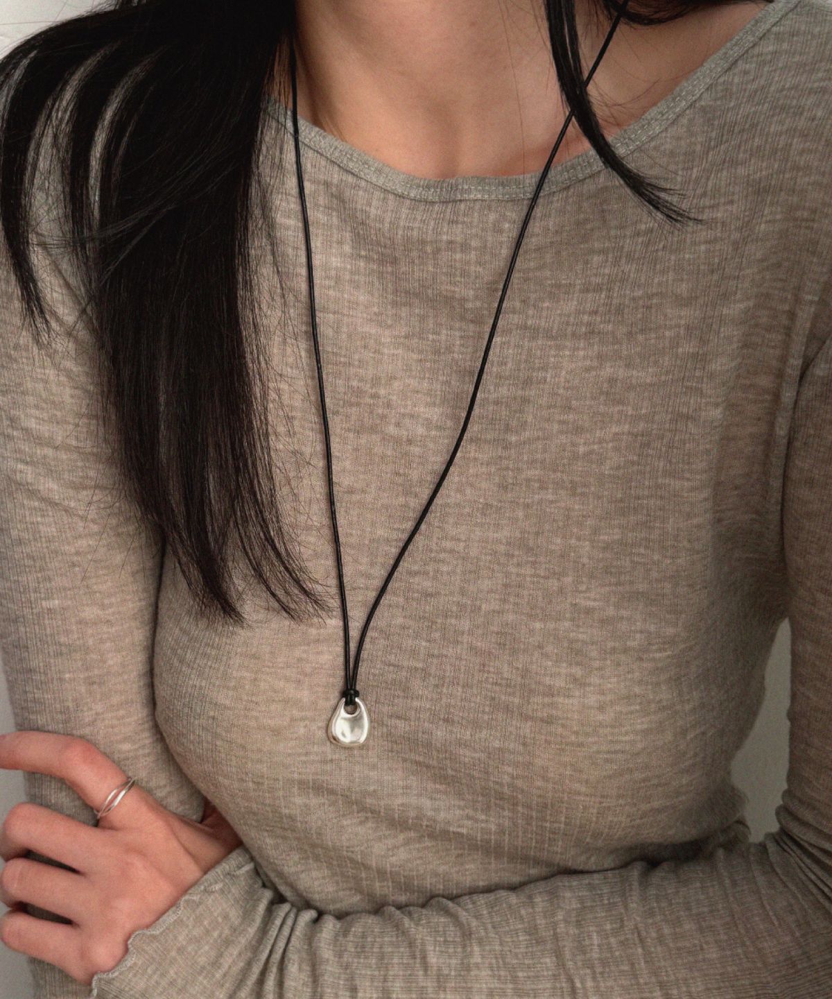 솔트유(SALT YOU) Pebble Chord Necklace - leather ver.