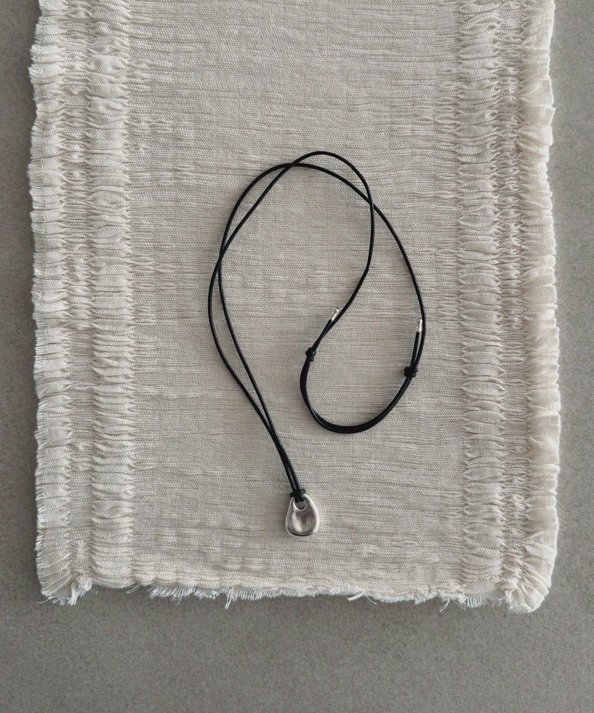 솔트유(SALT YOU) Pebble Chord Necklace - leather ver.