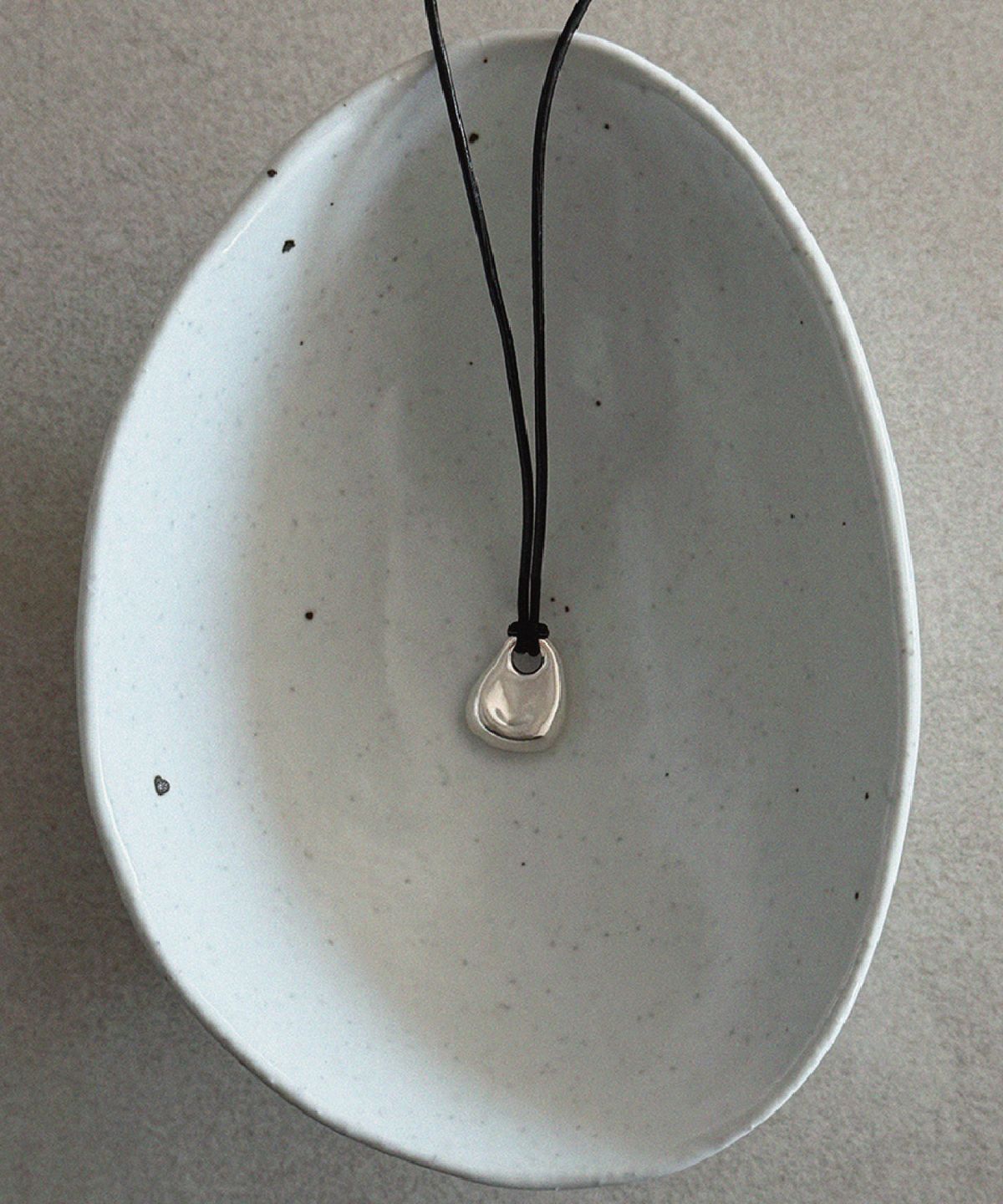 솔트유(SALT YOU) Pebble Chord Necklace - leather ver.