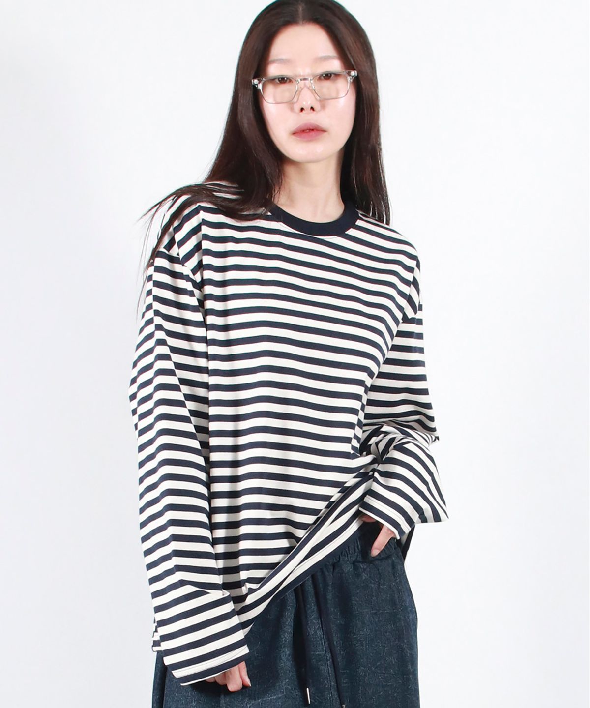 드마크(DEMARC) STRIPE LOOSE-FIT LONG SLEEVE TEE -  Dark Navy
