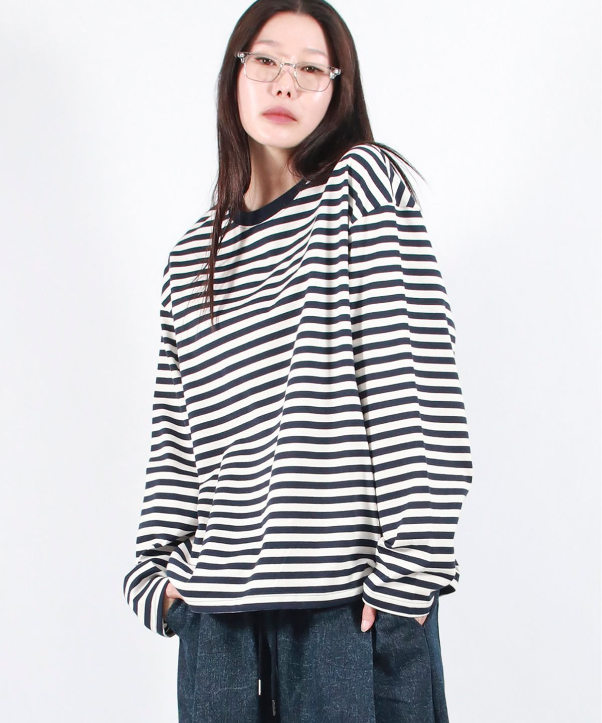 드마크(DEMARC) STRIPE LOOSE-FIT LONG SLEEVE TEE -  Dark Navy