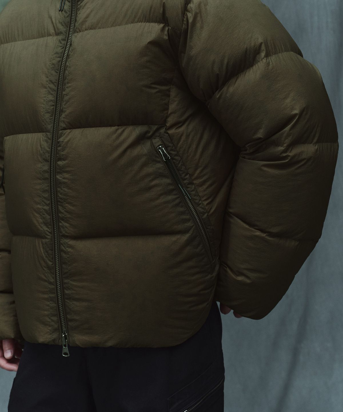 무신사 스탠다드(MUSINSA STANDARD) [알레산드로 푼제티] 아비스 시어 다운 재킷 [올리브]