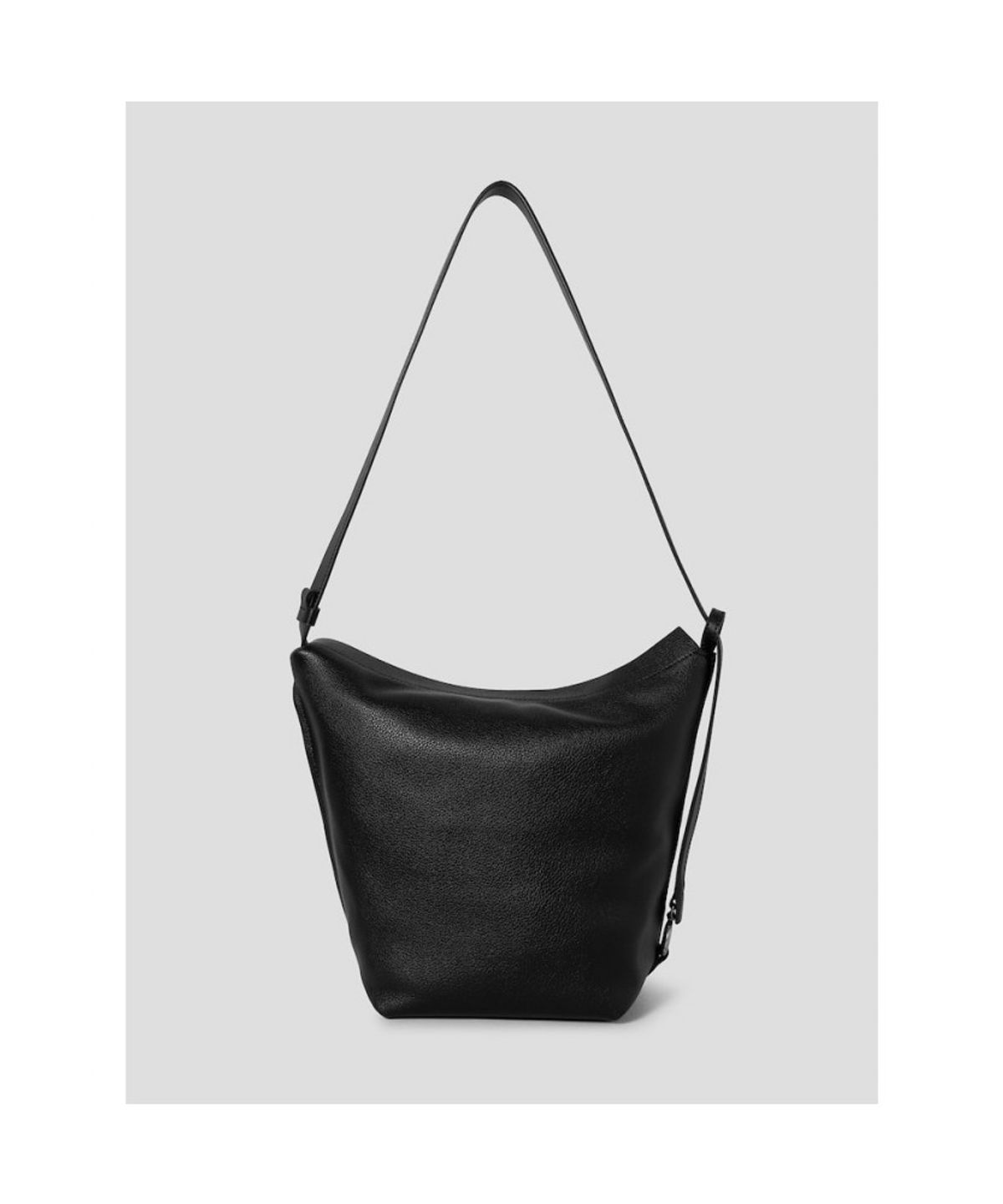 빈폴 액세서리(BEANPOLE ACCESSORY) 비엔 가죽 스몰 슬라우치백 - 블랙
