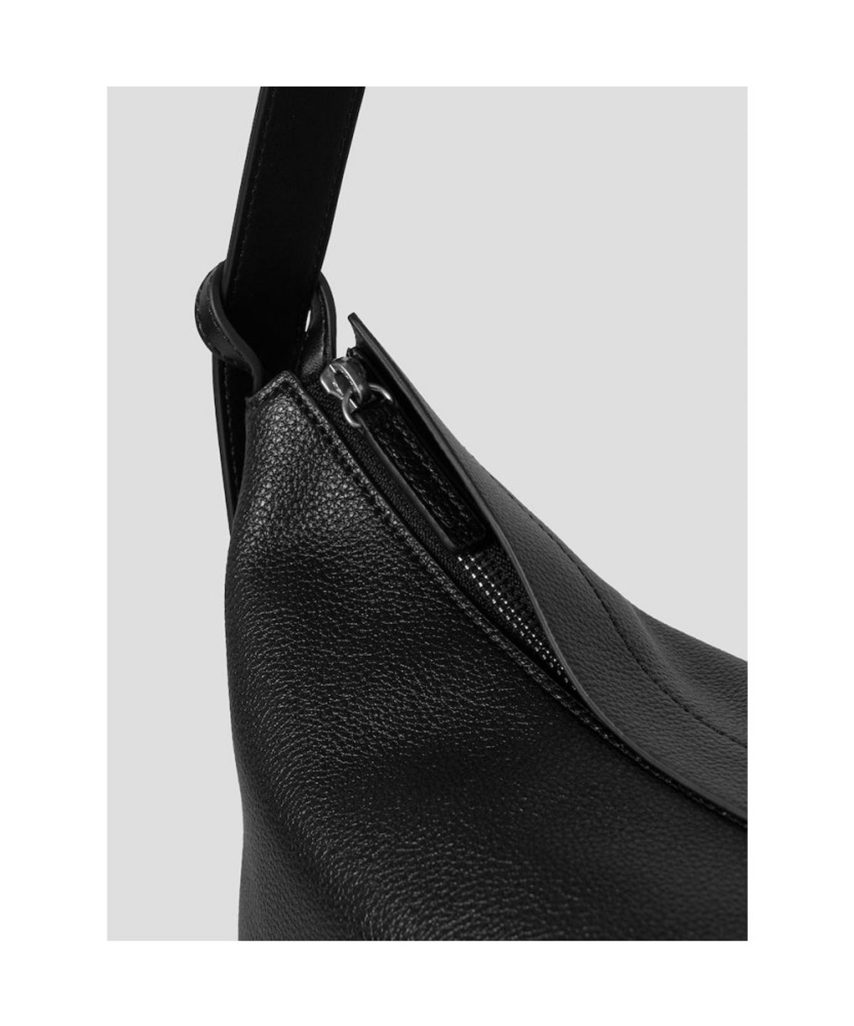 빈폴 액세서리(BEANPOLE ACCESSORY) 비엔 가죽 스몰 슬라우치백 - 블랙