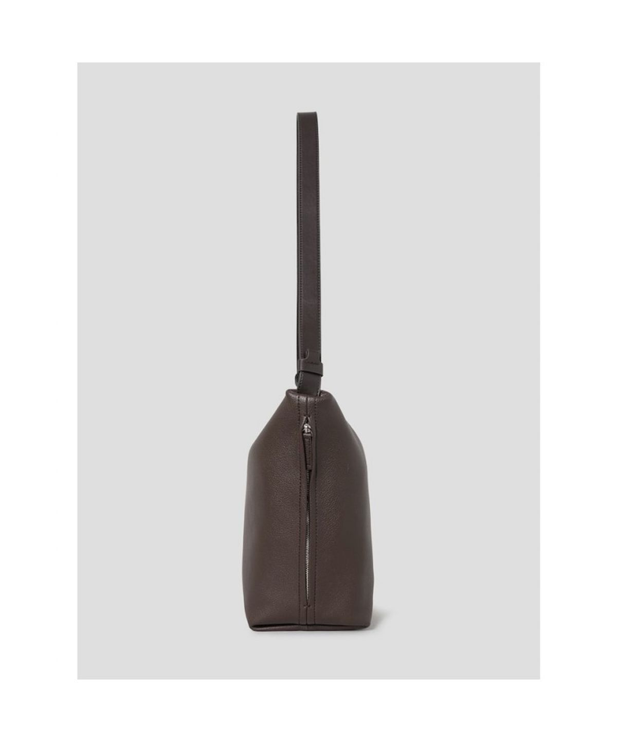 빈폴 액세서리(BEANPOLE ACCESSORY) 비엔 가죽 스몰 슬라우치백 - 브라운
