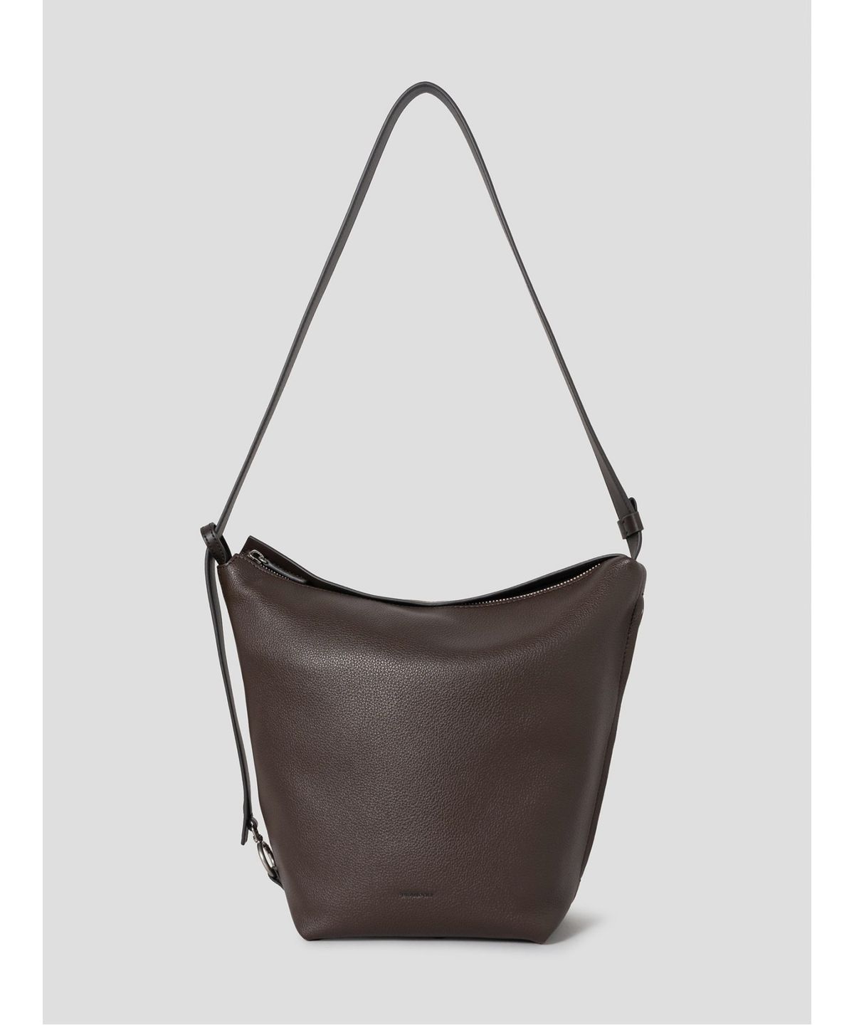 빈폴 액세서리(BEANPOLE ACCESSORY) 비엔 가죽 스몰 슬라우치백 - 브라운