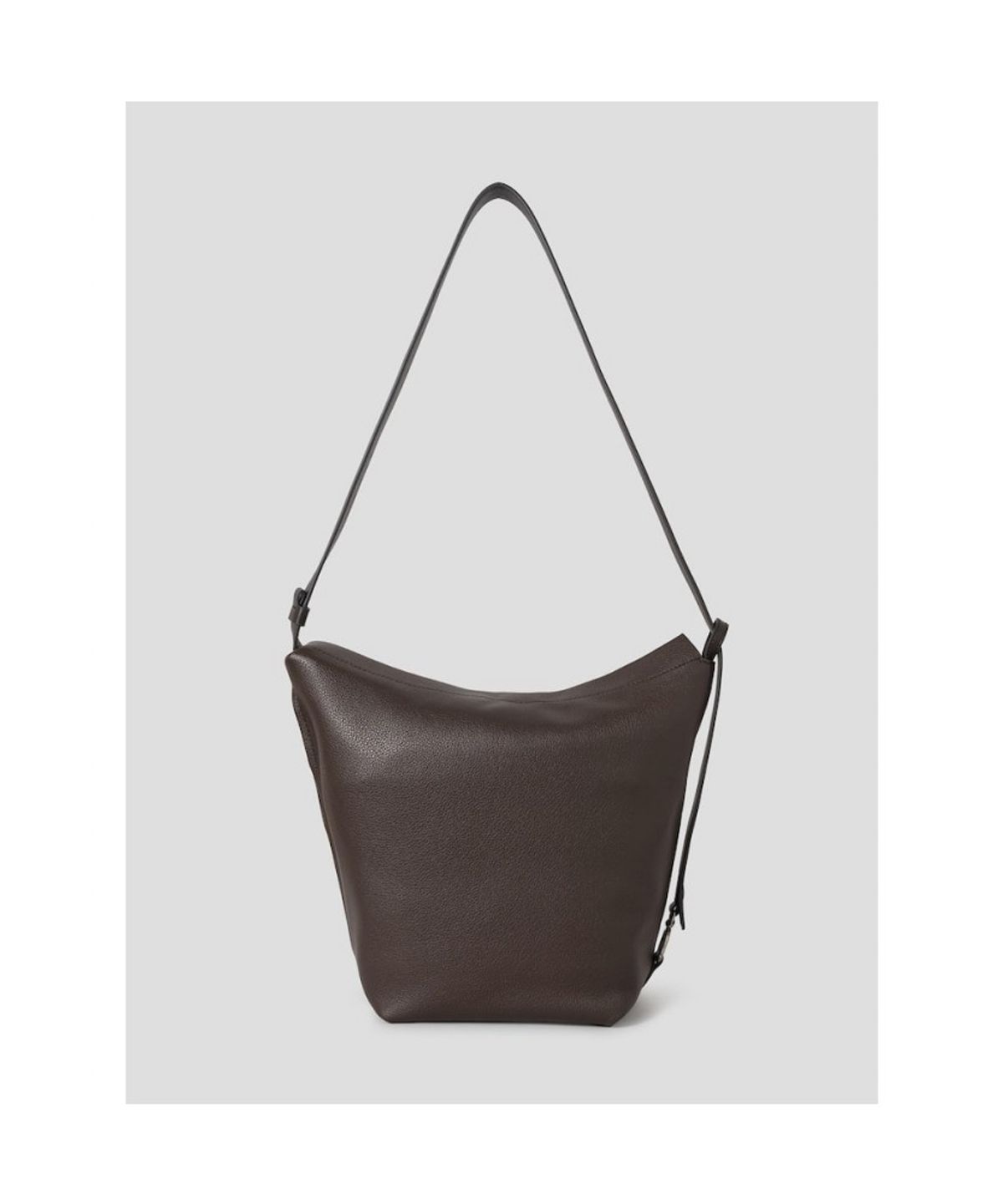 빈폴 액세서리(BEANPOLE ACCESSORY) 비엔 가죽 스몰 슬라우치백 - 브라운