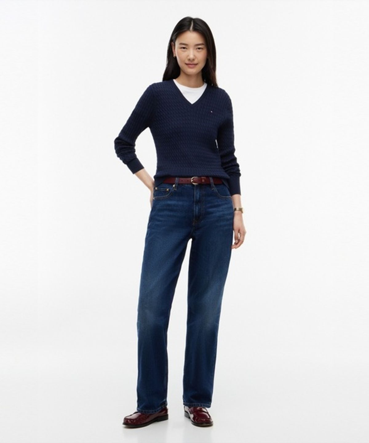 타미힐피거(TOMMY HILFIGER) 로고 케이블 브이넥 니트 스웨터 (T22G7KTO050WT3C1G)