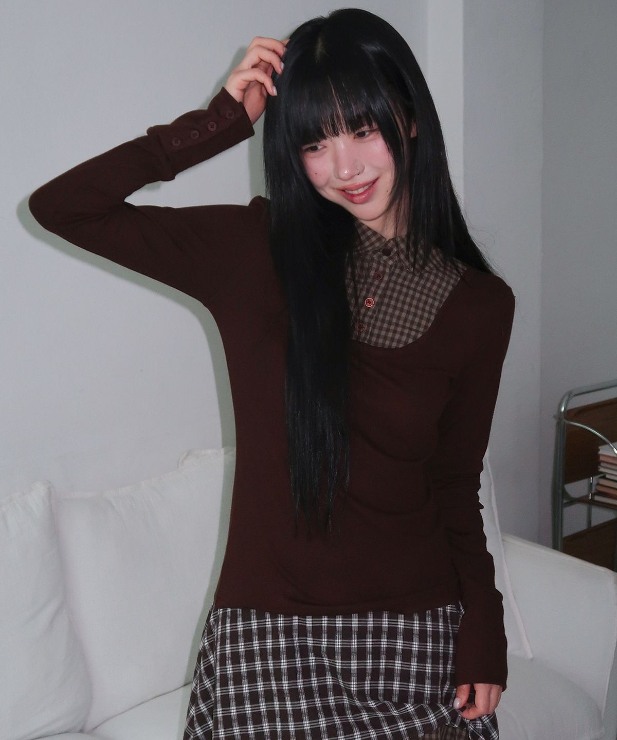 썸플레이스(SOME PLACE) 체크 배색 셔츠 레이어드 포인트 스퀘어넥 슬림핏 롱슬리브 카라 티셔츠 [브라운]